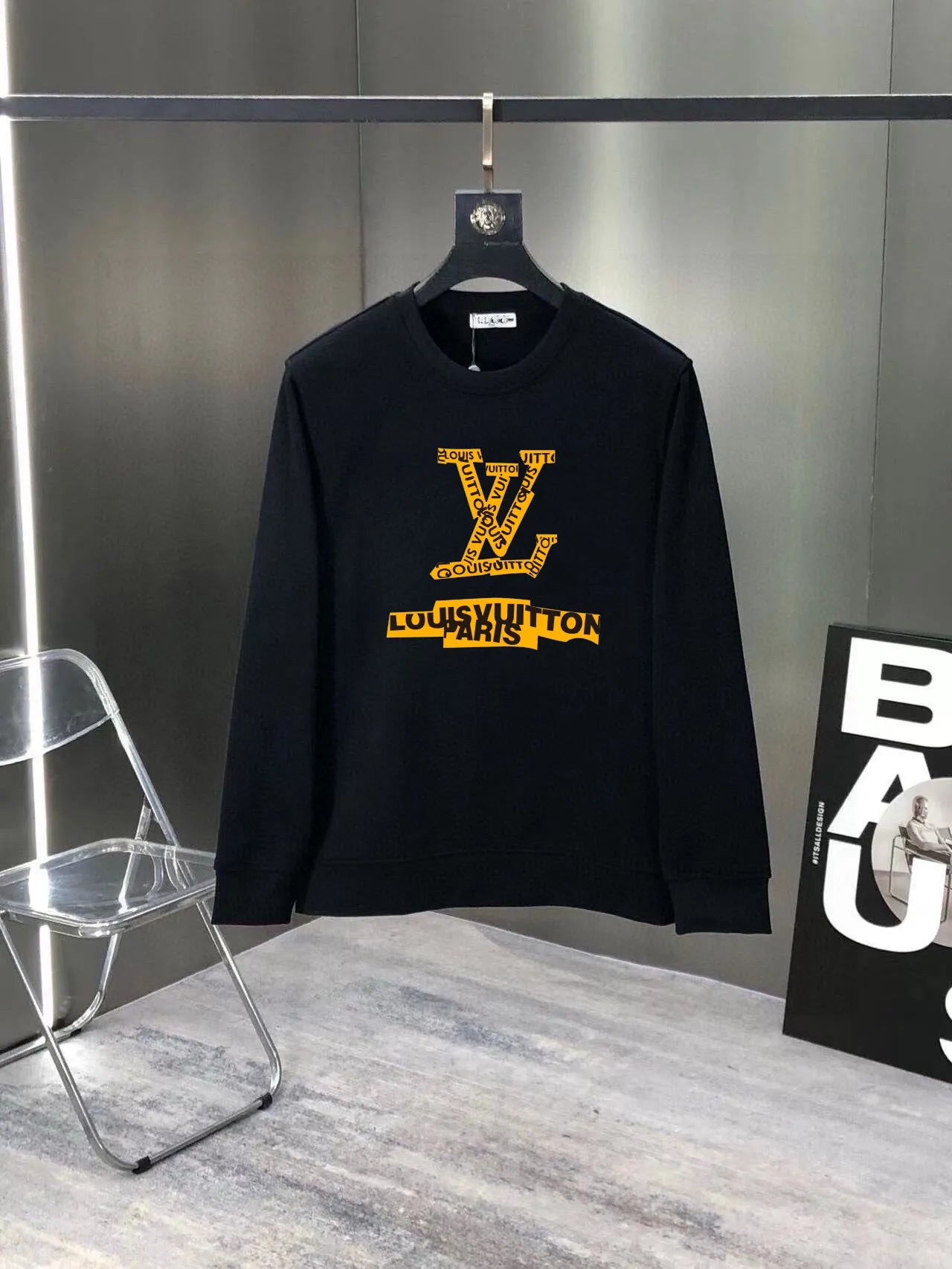 🅿️380 direct batch [LV Louis Vuitton] (Fat Man Gospel) hot-selling suit is coming. Focus on the original version of the official website. 2025 new hot-selling sweatshirt suit. The original order is the best. 🇭🇰The meticulous work of top designers. Just for a fitting and perfect upper body effect. 100% natural high-quality Roman cotton, close-fitting comfort, noble and elegant! Original hardware embodies elegance and nobility! Counter size: M-5XL (maximum wear up to 220 pounds)
